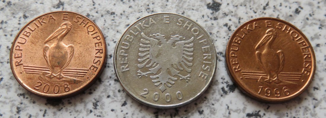  Albanien 1 Lek 1996 und 2008 sowie 5 Leke 2000   