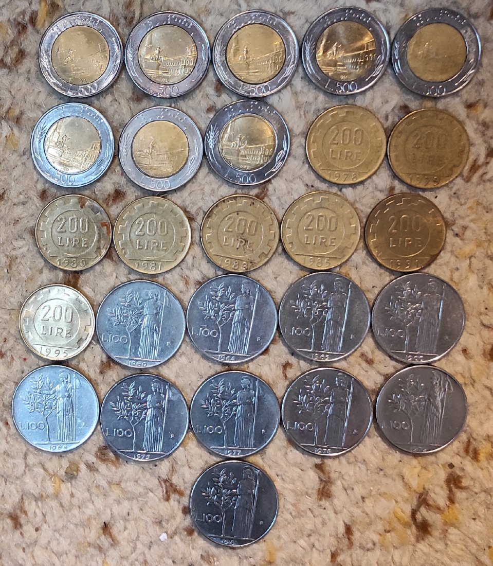  Set 103: Münzlot mit 26 verschiedenen Lire Münzen, 500 Lire, 200 Lire, 100 Lire   