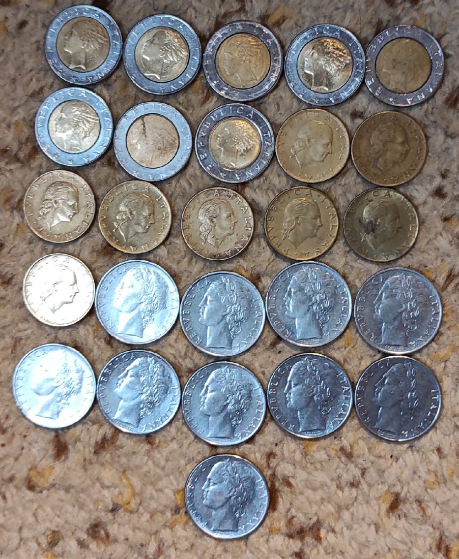  Set 103: Münzlot mit 26 verschiedenen Lire Münzen, 500 Lire, 200 Lire, 100 Lire   