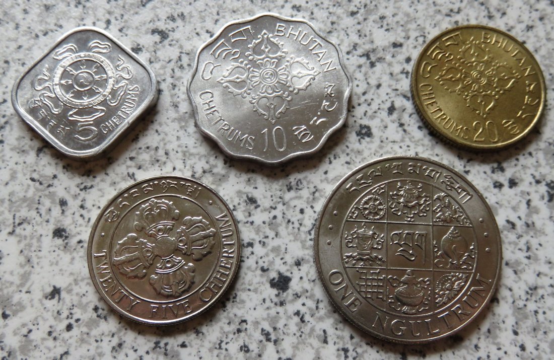  Bhutan 5 und 10 Chetrums 1975, 20 Chetrums 1974, 25 Chetrums und 1 Ngultrum 1979   