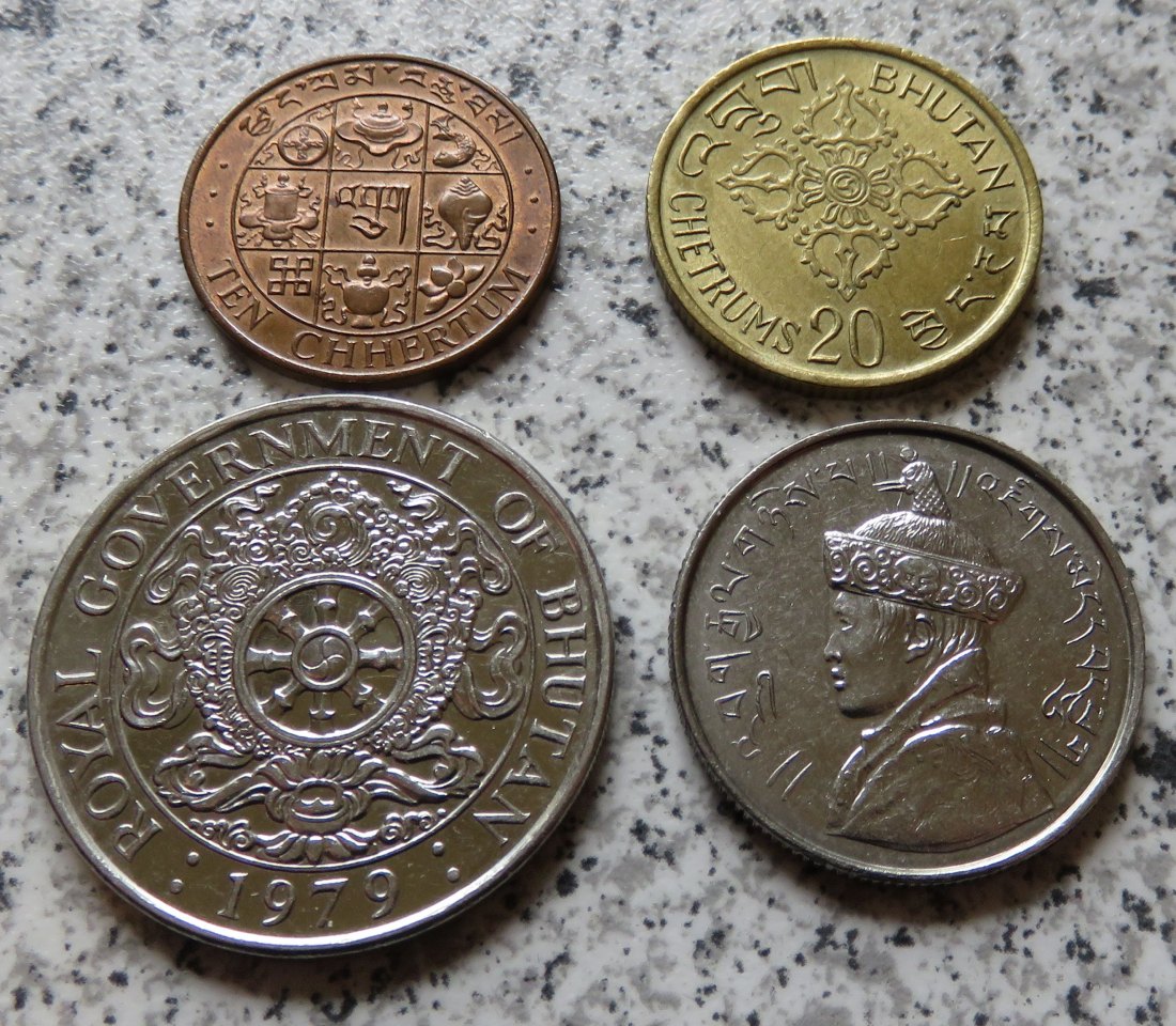  Bhutan 10 Chetrums 1979, 20 Chetrums 1974, Ngultrum 1979 und 172 Rupee 1950   