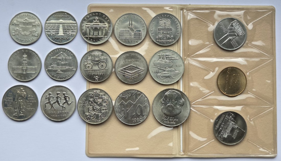  DDR: Lot aus 15 verschiedenen Gedenkmünzen + Blister Thomas Müntzer   