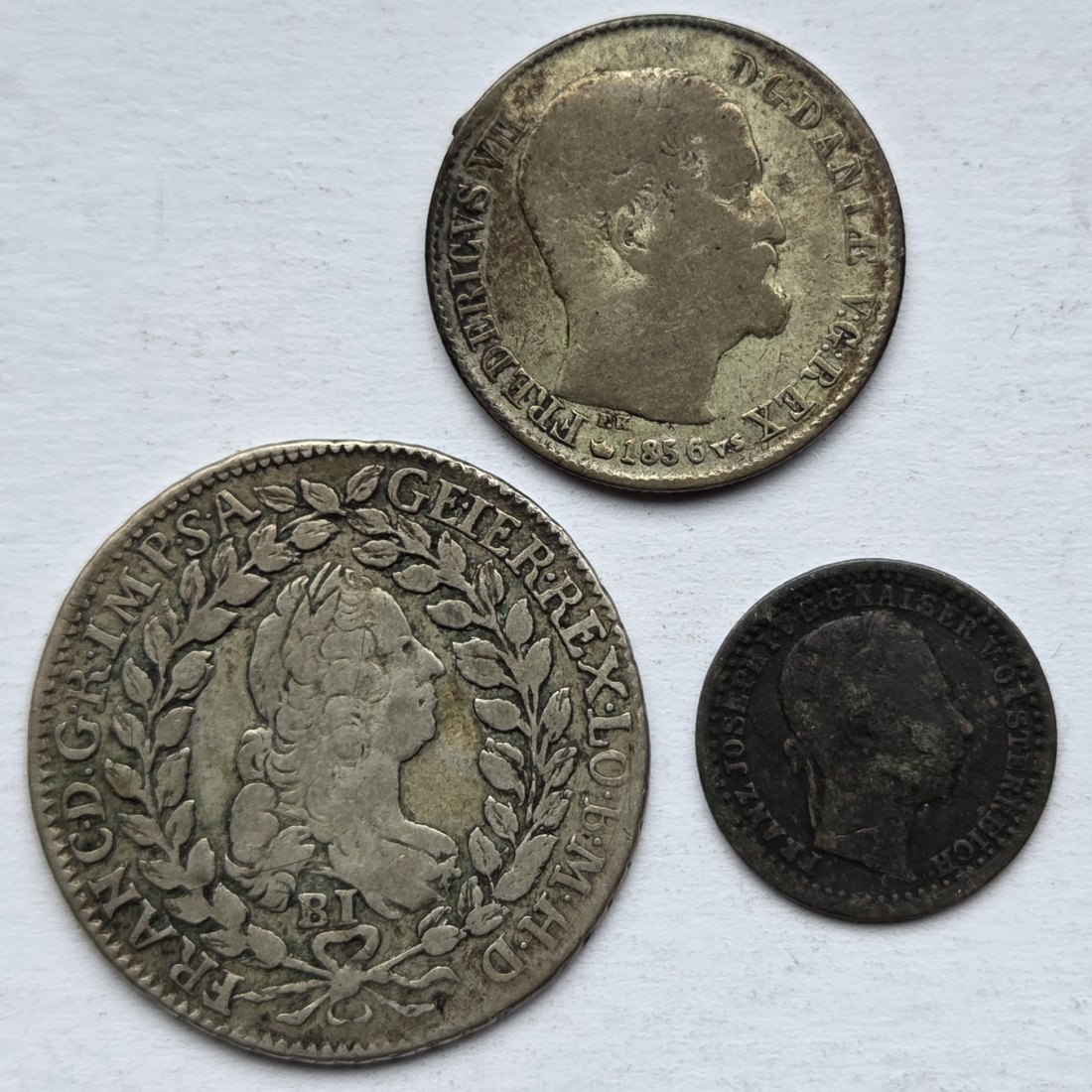  Dänemark/Österreich: Lot aus drei Silberkleinmünzen, zusammen 6,34 g Feinsilber   