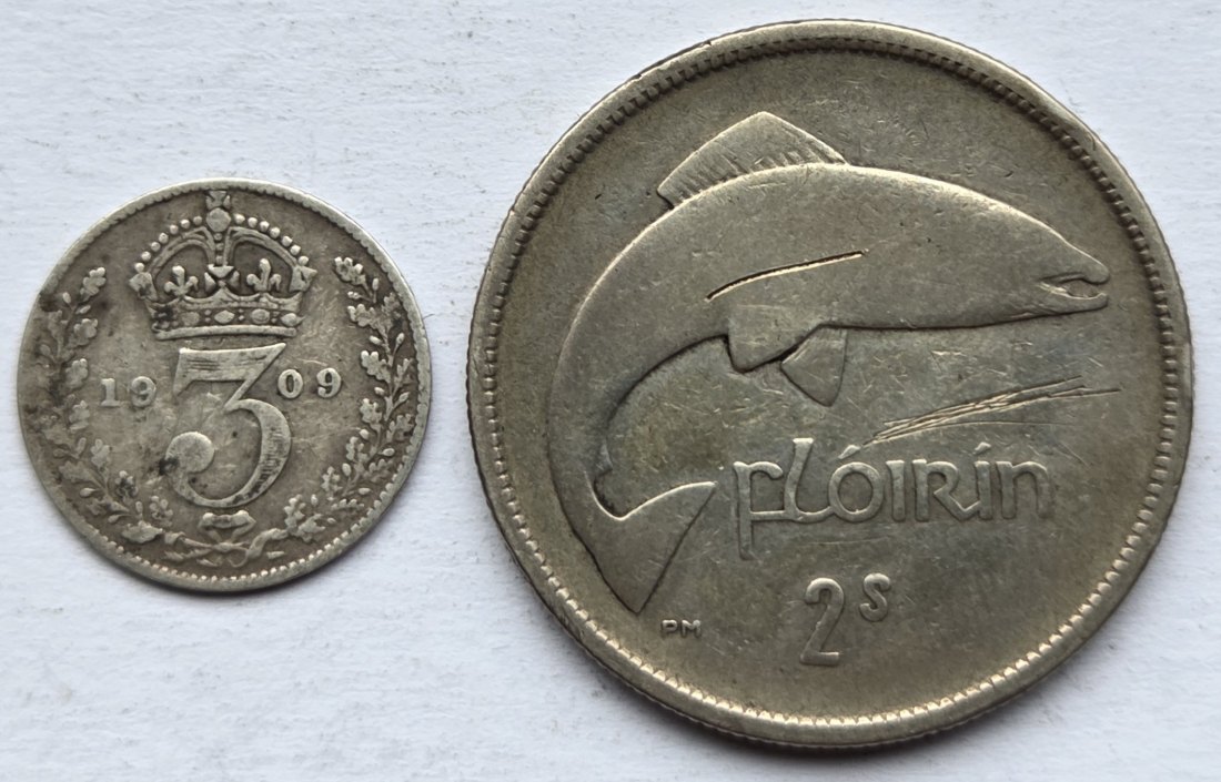 Vereinigtes Königreich/Irland: Lot aus zwei Silbermünzen, zusammen 9,8 g Feinsilber   