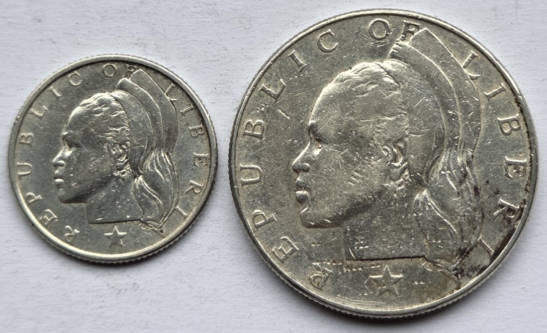  Liberia: Lot aus zwei Silbermünzen, zusammen 23,3 g Feinsilber   