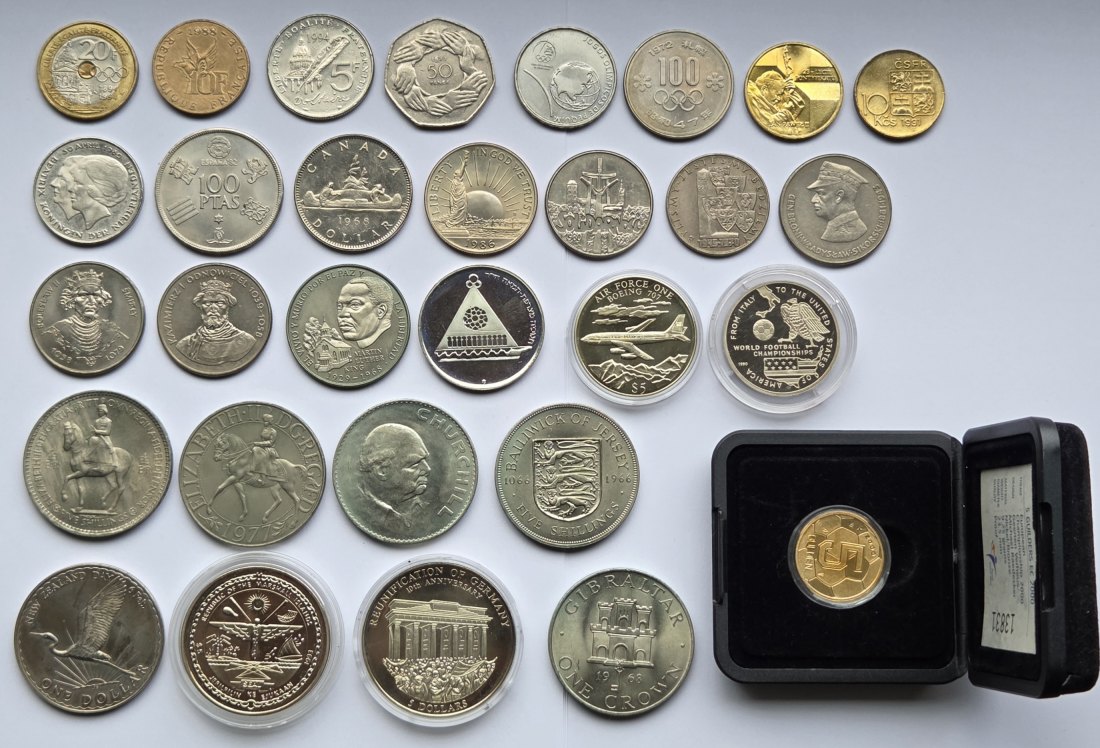  Lot aus 30 verschiedenen Kupfer-Nickel-Gedenkmünzen aus aller Welt   