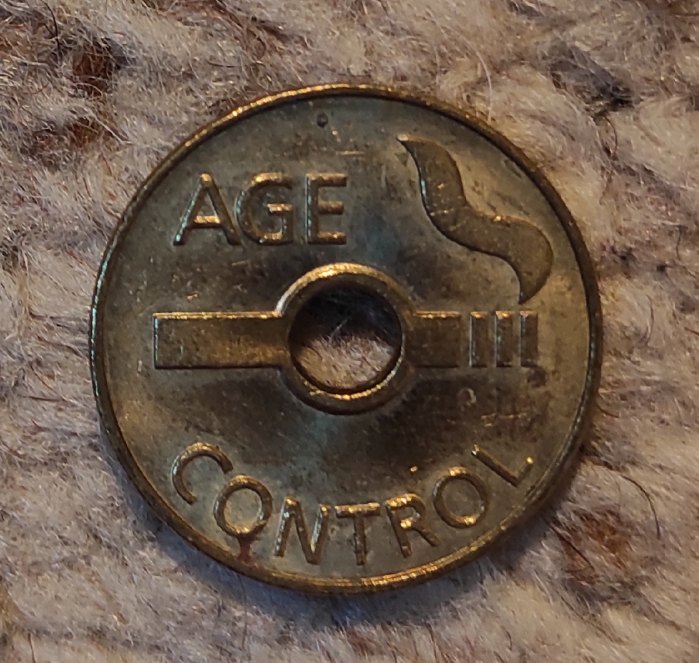  z033: Britische Münze AGE Control, Münze für Zigarettenautomaten   