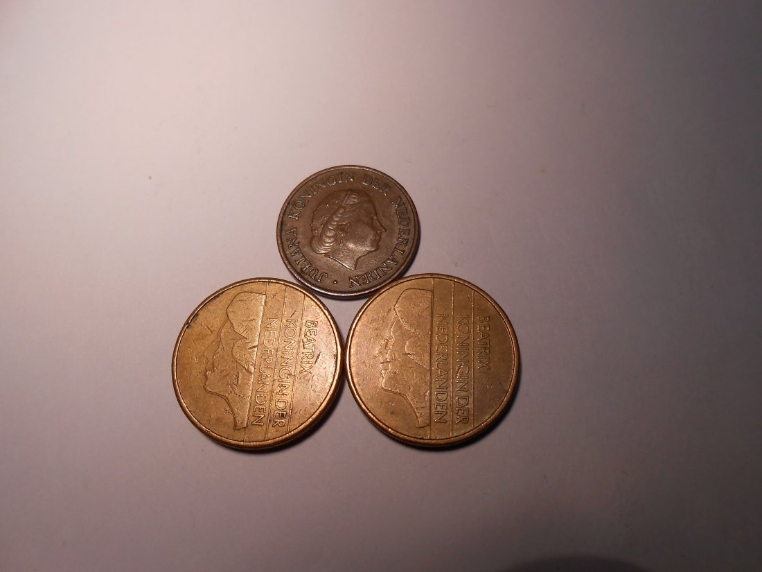  hn9 / Niederlande, 3er Lot, 5 Cent 1975 (KM#181), 5 Gulden 1989+1990 (KM# 210)   