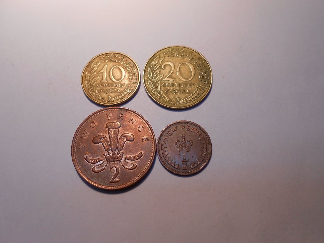 hn12 / Frankreich, Großbritannien, 4er Lot, 10 + 20 Centimes, 1/2 New Penny + 2 Pence
