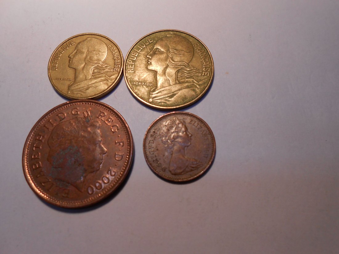  hn12 / Frankreich, Großbritannien, 4er Lot, 10 + 20 Centimes, 1/2 New Penny + 2 Pence   