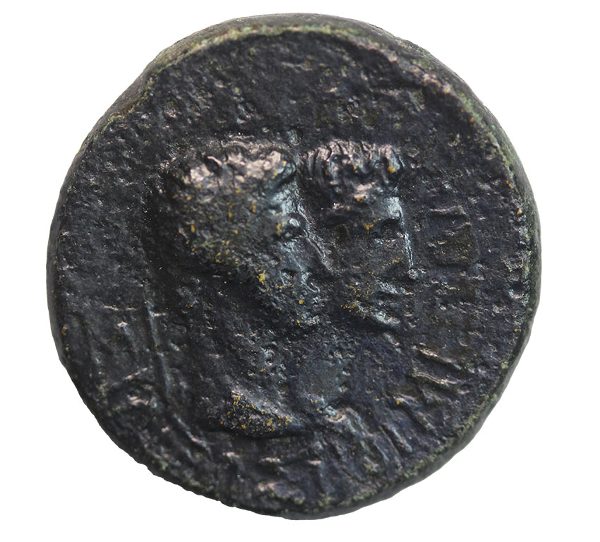 Augustus and Rhoemetalces/Pythodoris ca.11-12 AD,AE ca.23 mm, 10,37 g.