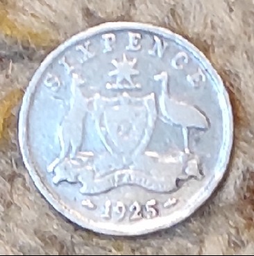  Australien 6 Pence 1925, SILBER, leicht abgegriffen aber besser wie es auf dem Foto erscheint   