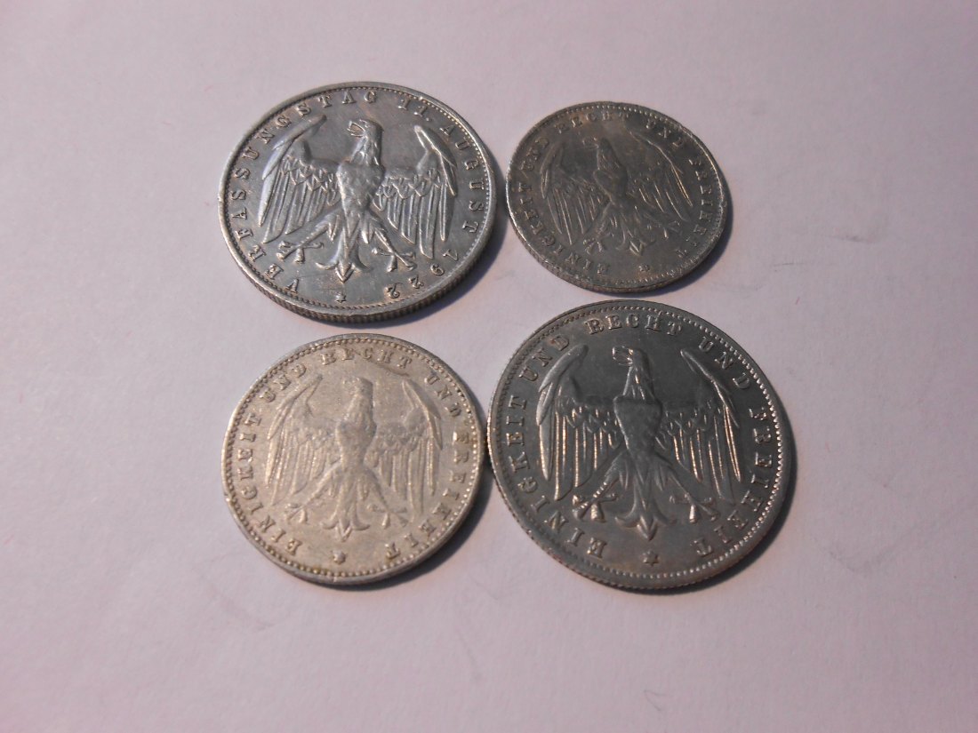  C53.°° Weimarer Republik, 4er Lot, 3 Mark 1922A /200 Mark 1923A /500 Mark 1923A   