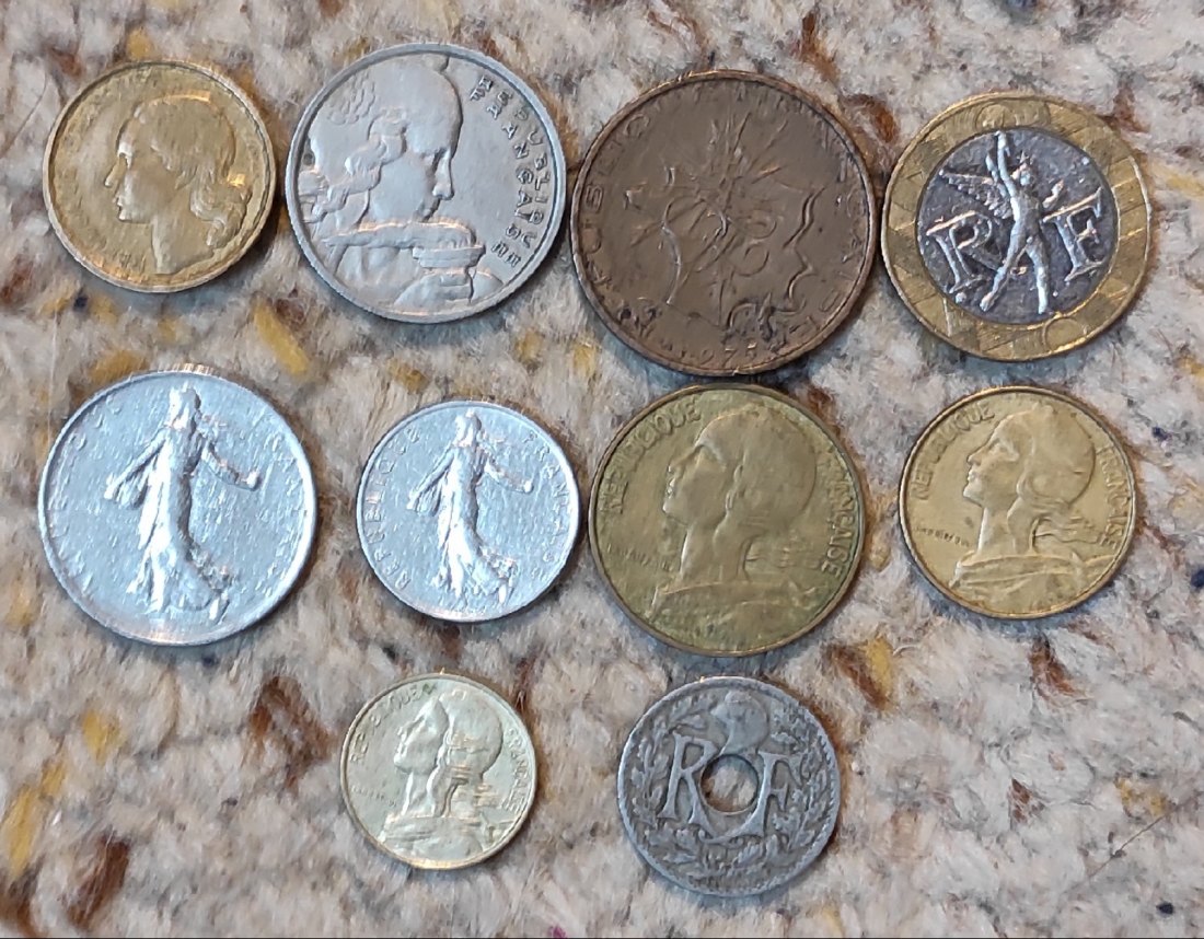  Set 038: Frankreich Münzlot mit 10 verschiedenen Münzen   