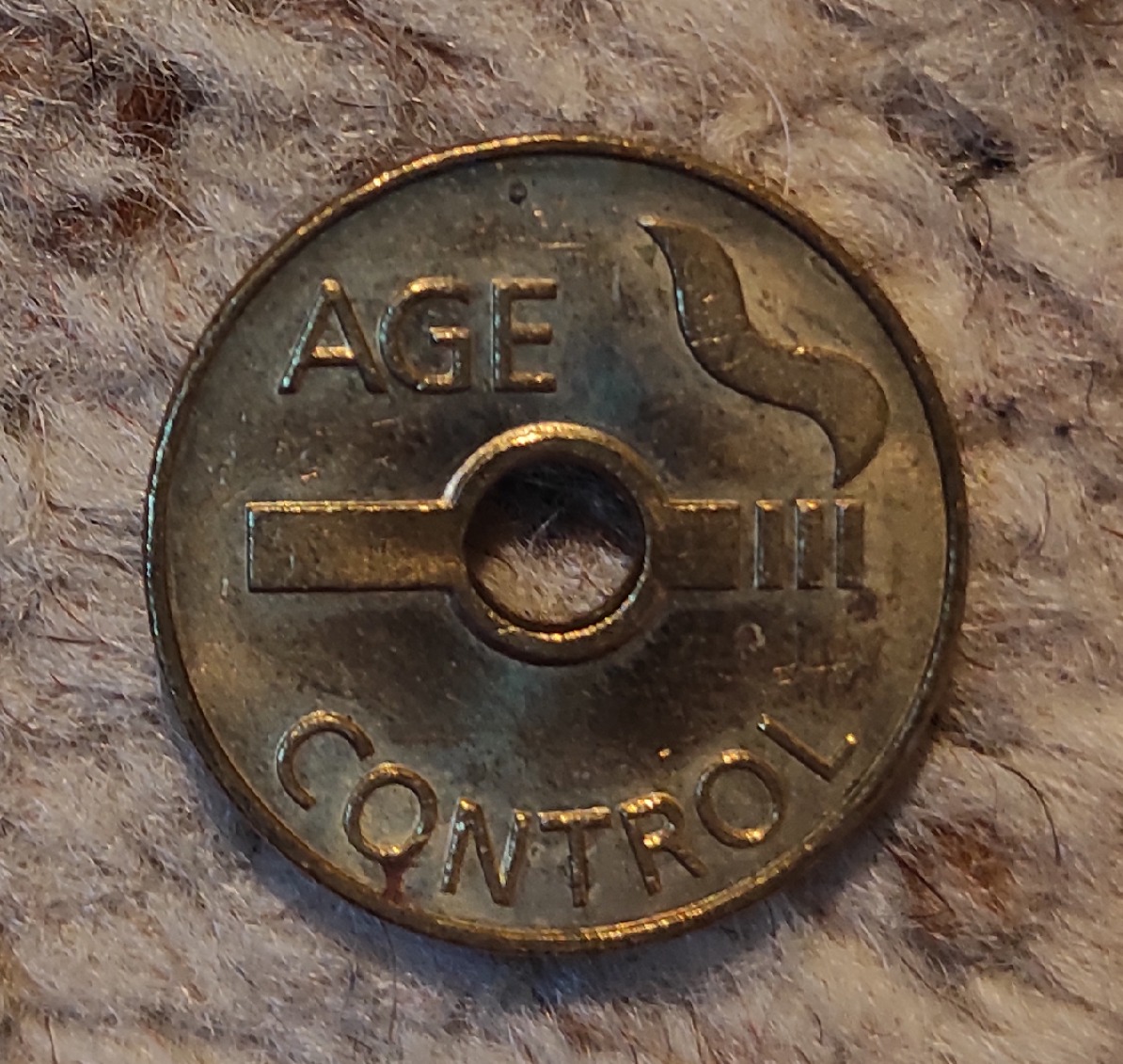  z033: Britische Münze AGE Control, Münze für Zigarettenautomaten   