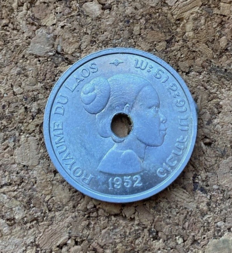  Laos 10 Cents 1952 - Royaume du Laos - Lochmünze Frau/Lotos Aluminium   