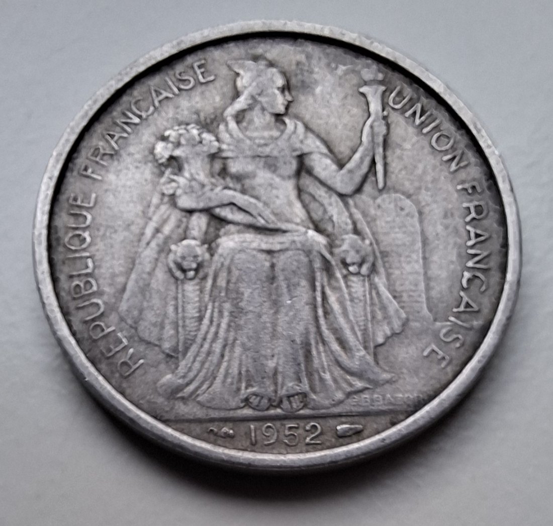  Tahiti Franz. Ploynesien 5 Francs 1952 sitzende Minerva   