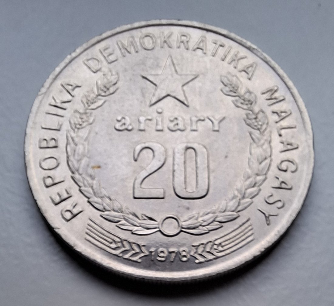  Madagaskar 20 Ariary 1978 Pflügen vor aufgehender Sonne FAO-Münze   