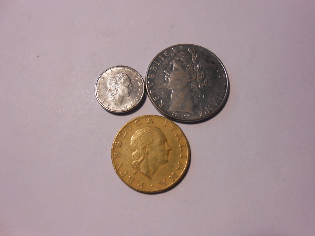  hn20 / Italien, 3er Lot, 50 Lire 1993 R, 100 Lire 1977 R und 200 Lire 1978 R   