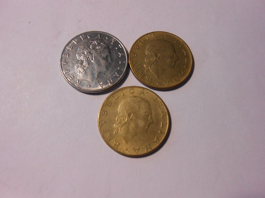  hn21 / Italien, 3er Lot, 50 Lire 1976 R, 200 Lire 1978 R und 200 Lire 1994 R (Gedenkmünze KM# 135)   