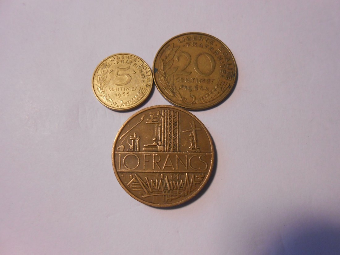  hn22 / Frankreich, 3er Lot, 5 Centimes 1966, 10 Centimes 1962 und 10 Francs 1976 Typ A (KM# 940)   