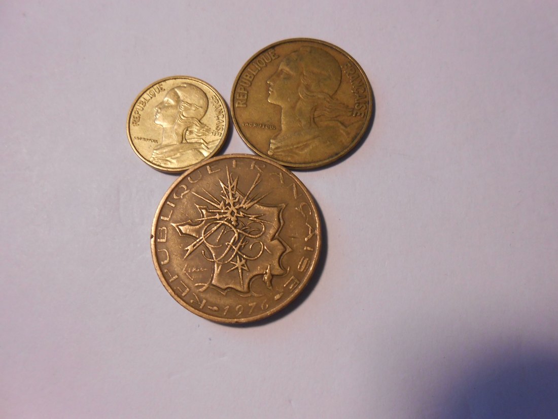  hn22 / Frankreich, 3er Lot, 5 Centimes 1966, 10 Centimes 1962 und 10 Francs 1976 Typ A (KM# 940)   