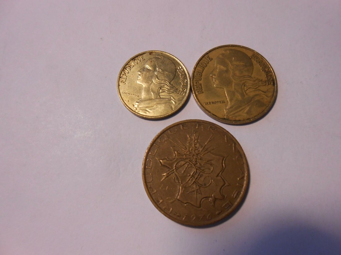 hn24 / Frankreich, 3er Lot, 10 Centimes 1998, 20 Centimes 1963 und 10 Francs 1976 Typ A (KM# 940)   