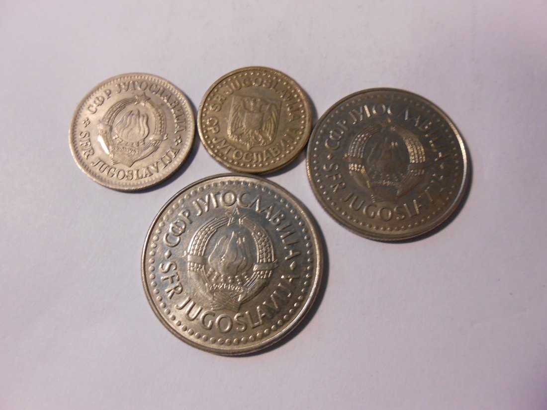  hn40 / Jugoslawien, 4er Lot, 1 Dinar 1968 (KM# 48), 1 Dinar 1996 (KM# 168) und 50 Dinar 1986 (KM# 11   