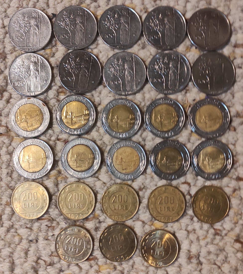  Set 102: Italien Münzloz mit verschiedenen 10 x 500 Lire, 8 x 200 Lire, 10 x 100 Lire,   