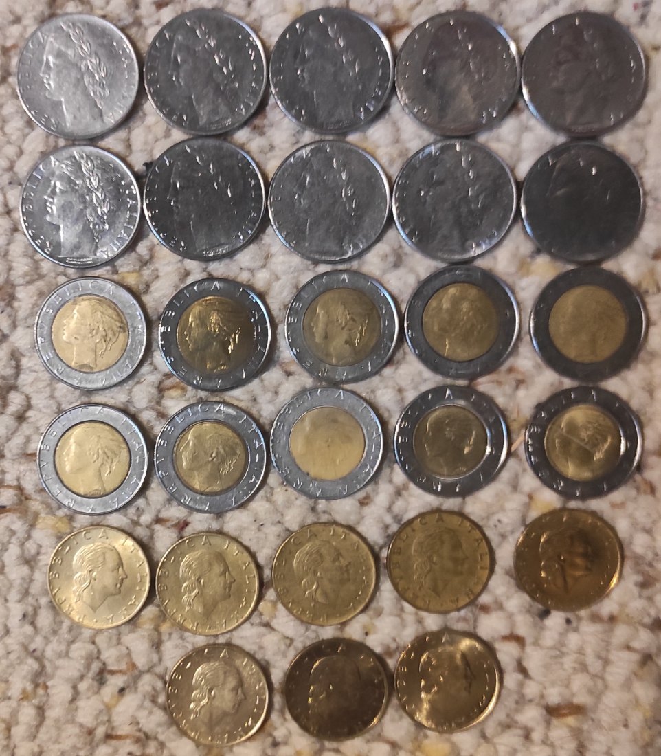  Set 102: Italien Münzloz mit verschiedenen 10 x 500 Lire, 8 x 200 Lire, 10 x 100 Lire,   