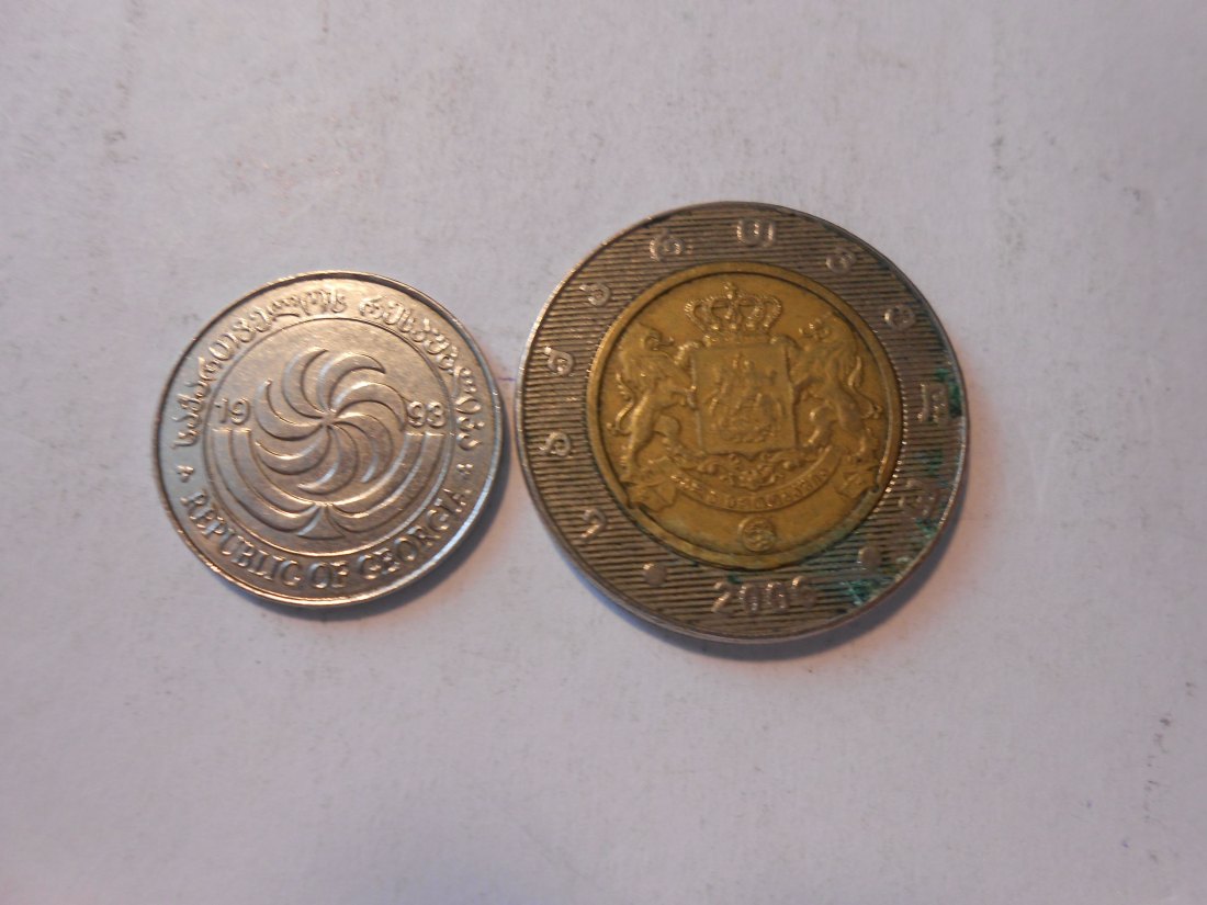  hn58 /Georgien, 2er Lot, 5 Tetri 1993 (KM# 78) und 2 Lari 2006 (KM# 94)   