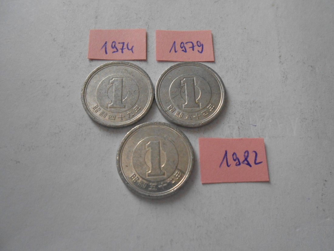 hn59 /Japan, Münzzeitraum Hirohito (Showa) (1950 - 1989), 3er Lot, 1 Yen 1974 1979 1982 (Y# 551)