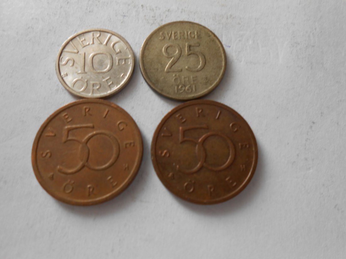 hn62 /Schweden, 4er Lot, 10 Öre 1988 D, 25 Öre 1961 TS (400er Silber) und 50 Öre 2004 H / 2005 H