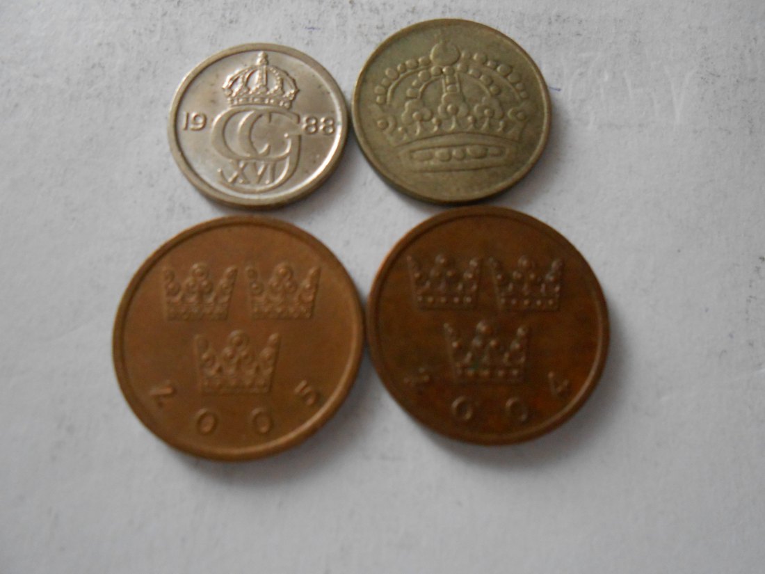  hn62 /Schweden, 4er Lot, 10 Öre 1988 D, 25 Öre 1961 TS (400er Silber) und 50 Öre 2004 H / 2005 H   
