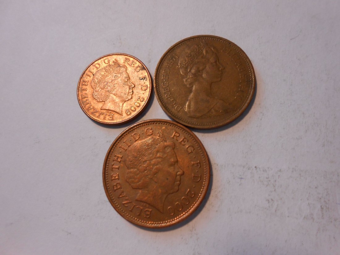  hn68 /Großbritannien, 3er Lot, 2 New Pence 1971 , 2 Pence 2000  und 1 Penny 2009   