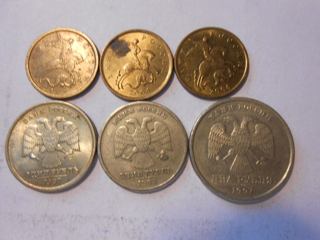  hn69 /Russland 10 Kop. 2002 С-П, 2004 С-П, 2004 M, 1 Rubel 1997 СПМД, 1998 ММД, 2 Rubel 1997 СПМД   