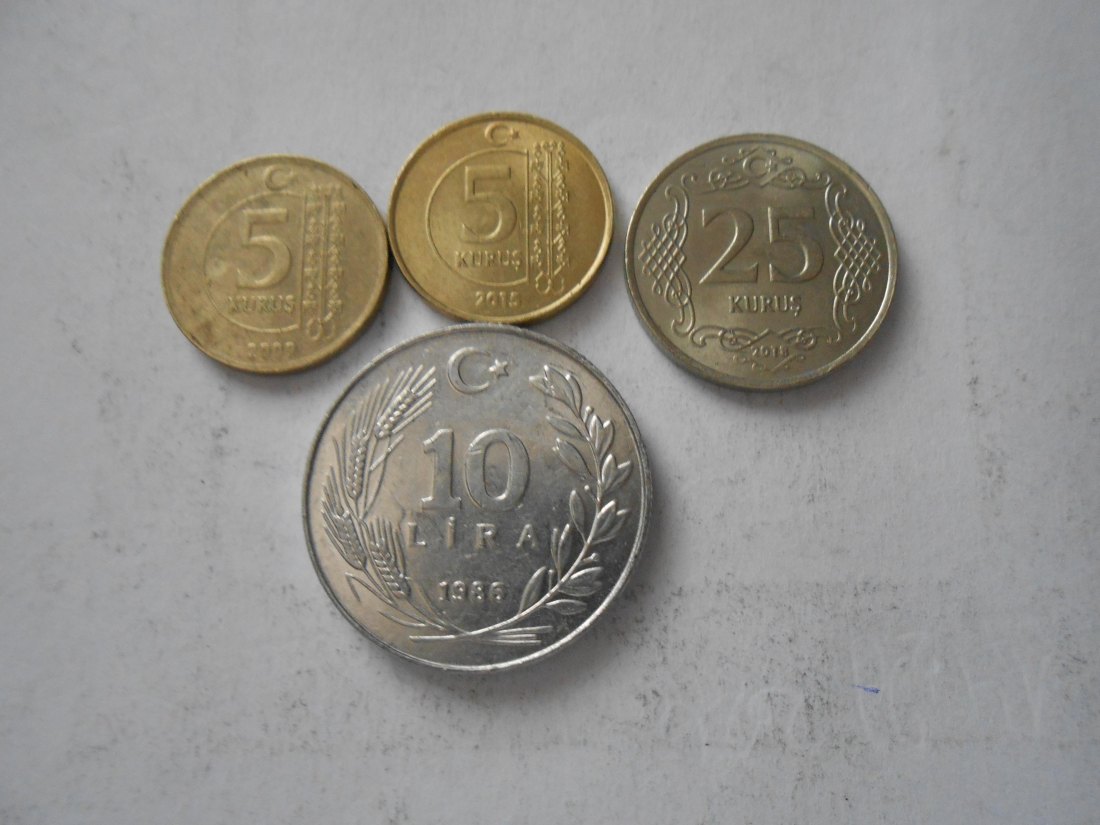 hn71 /Türkei 4er Lot, 5 Kuruş 2009 2013(KM# 1240), 25 Kuruş 2018(KM# 1242) und 10 Lira 1986(KM# 964)