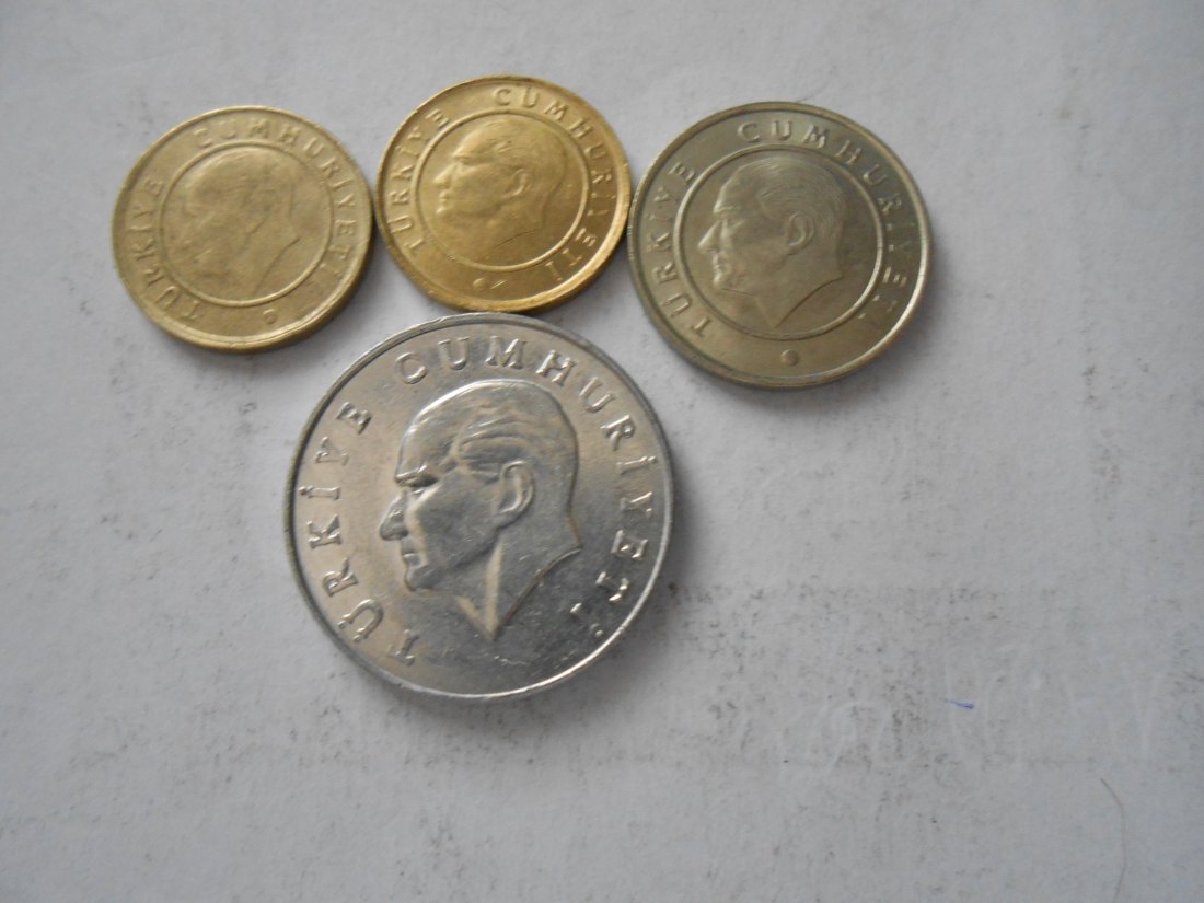  hn71 /Türkei 4er Lot, 5 Kuruş 2009 2013(KM# 1240), 25 Kuruş 2018(KM# 1242) und 10 Lira 1986(KM# 964)   