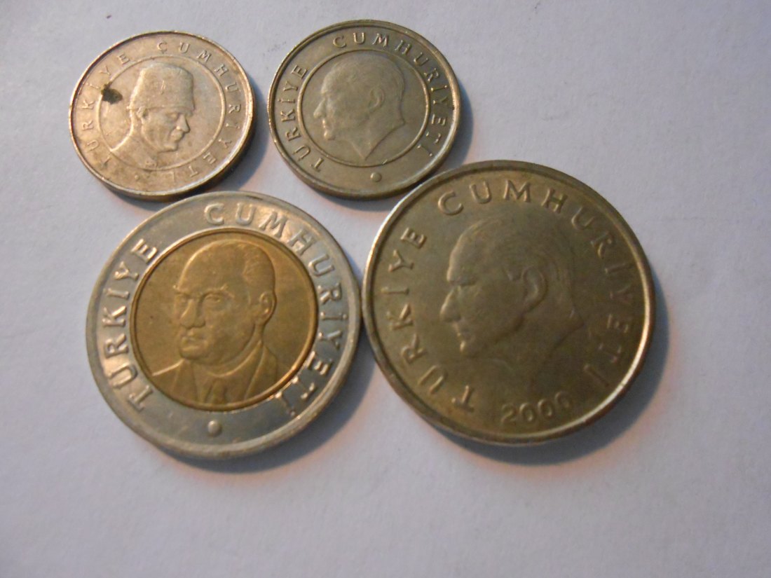  hn75 /Türkei, 4er Lot, 10 Kuruş 2008, 25 Kuruş 2013, 1 Lira 2005, 50 BIN Lira/ 50.000 Lira 2000   
