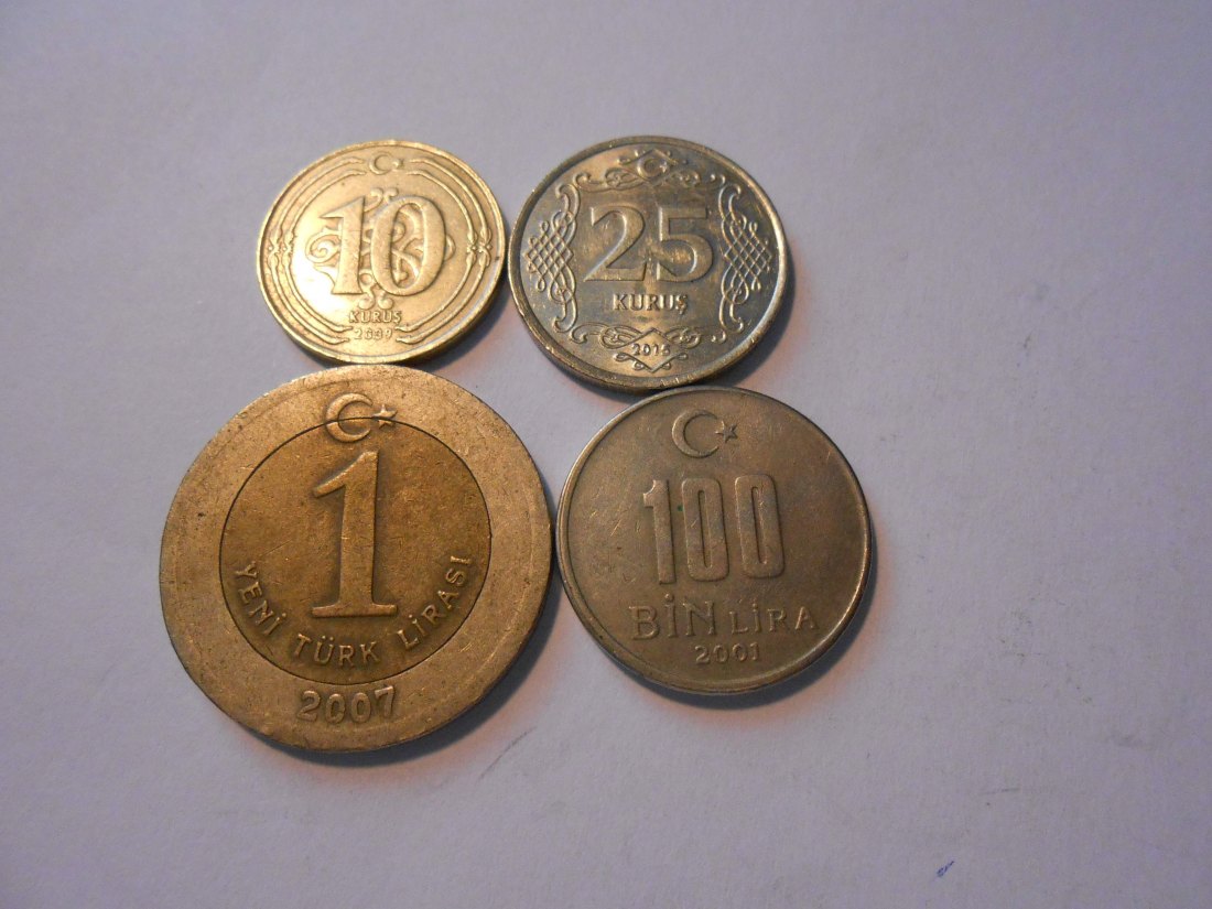 hn76 /Türkei, 4er Lot, 10 Kuruş 2009, 25 Kuruş 2015, 1 Lira 2007, 100 BIN Lira/ 100.000 Lira 2001