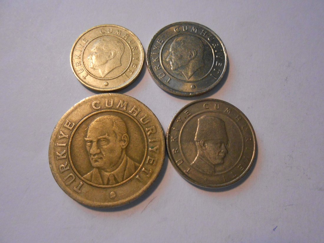  hn76 /Türkei, 4er Lot, 10 Kuruş 2009, 25 Kuruş 2015, 1 Lira 2007, 100 BIN Lira/ 100.000 Lira 2001   