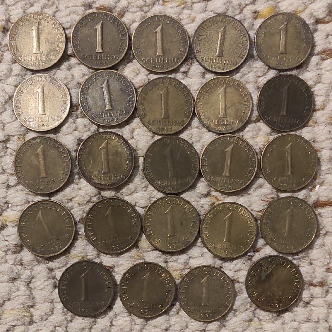  Set 088: Österreich Münzlot mit 24 x 1 Schilling mit verschiedenen Jahrgängen   