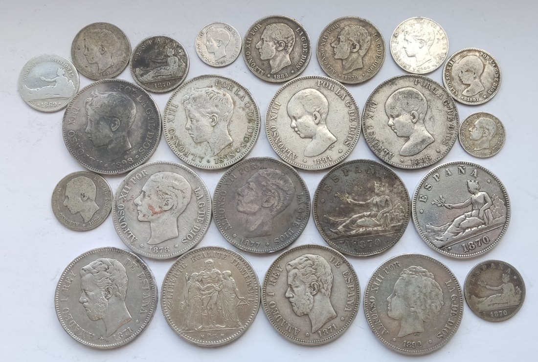 Mixed lot of silver coins. 315 grams of pure silver
