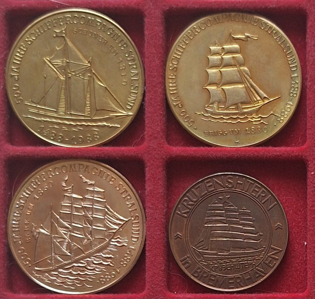  Schiff-Medaillen / Schoner um 1810 / Brigg 1830 / Bark um 1850 / Kruzenshtern 1980   