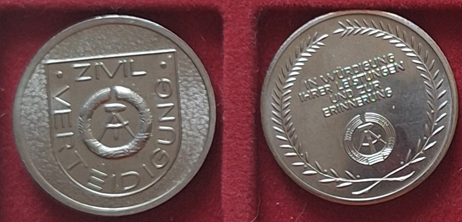 DDR-Medaillen 1958-1988 unedel   