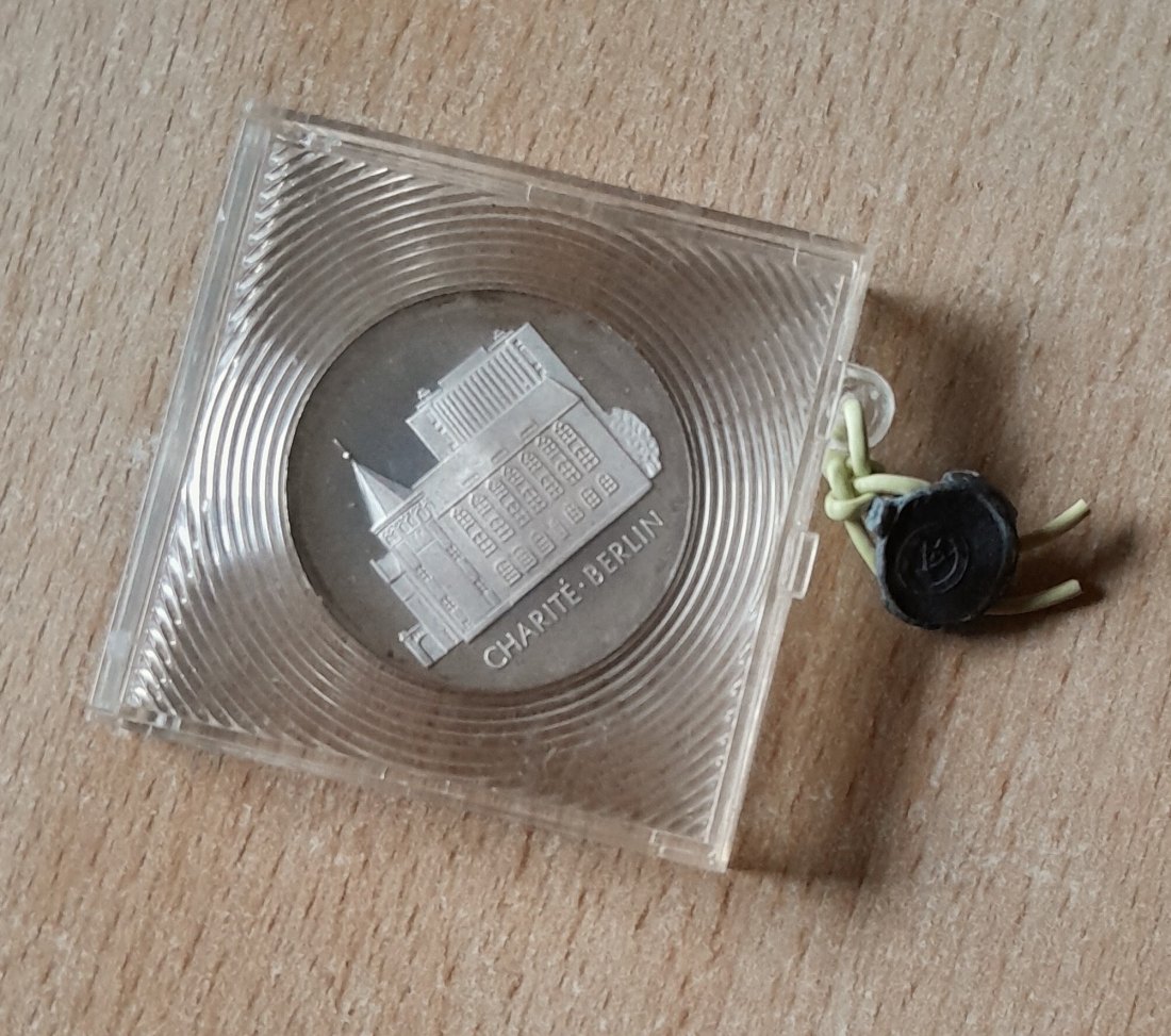 10 Mark 1986 Charite PP in Original Schachtel mit Plombe