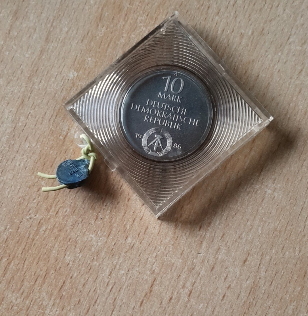  10 Mark 1986 Charite PP in Original Schachtel mit Plombe   