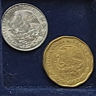  Mexiko 20+50 Centavos 1975+2008 zwei Umlaufmünzen   