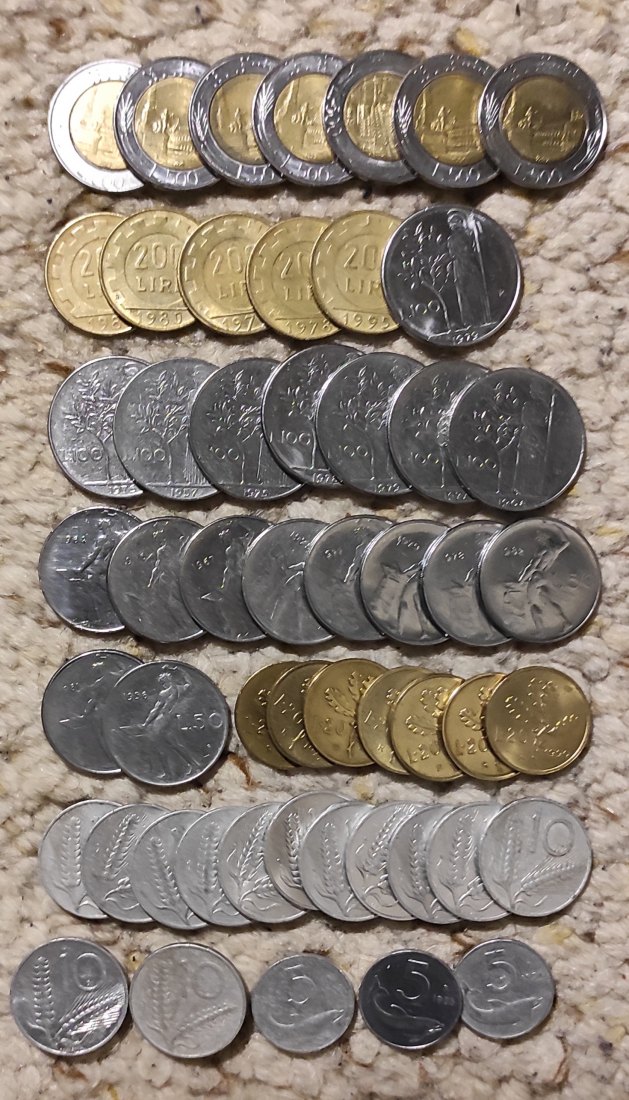  Set 068: Italien großes Münzlot mit 7x500 Lire, 5x200 Lire, 8x100 Lire, 10x50 Lire, und weitere   