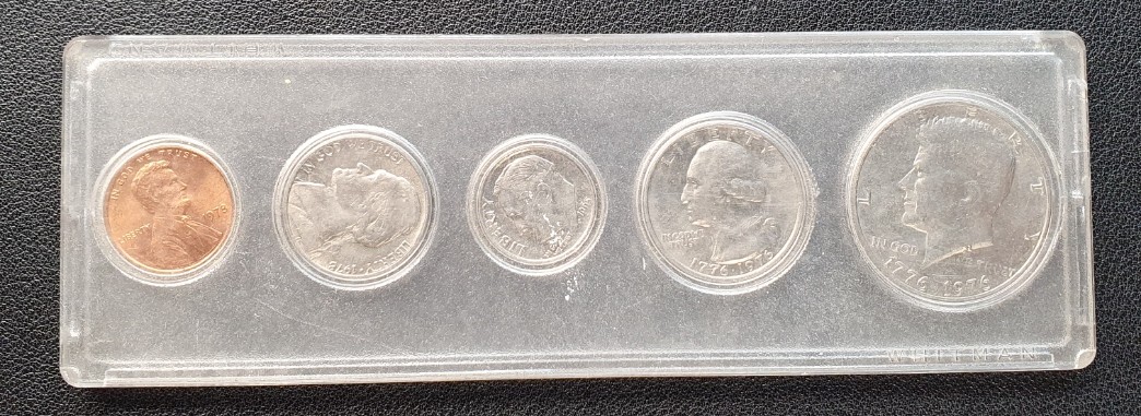  USA Kursmünzen & Gedenkmünzensatz Half Dollar Quarter Dime Five Cents One Cent in Hardcover   